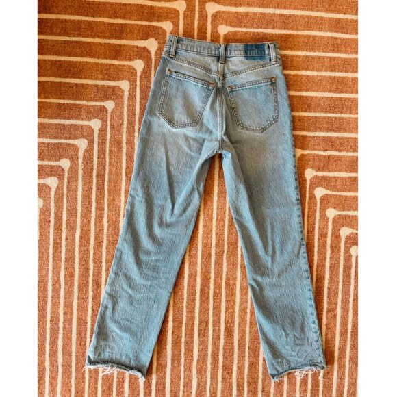 Abercrombie & Fitch Ultra High Rise 90s Straight Jean, Medium with Raw Hem, 26R - Picture 6 of 8